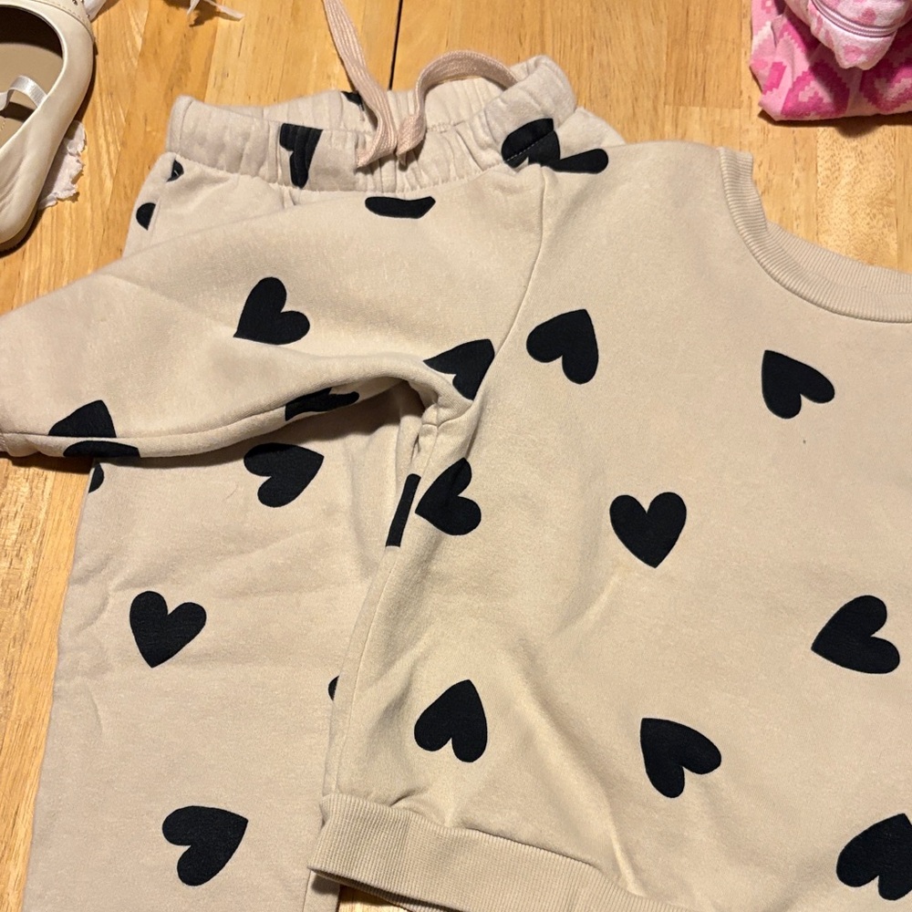 H&M Beige Kids Matching Set with Black Heart Print